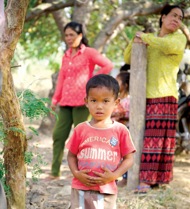 Two mothers in the Brave Women gather at another member’s home with their children. Women in self-help groups tend to rely on each other for support, child care and friendship outside of group meeting times.