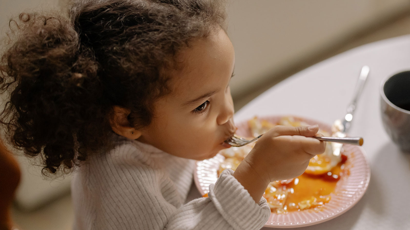 little girl eating, picky eaters